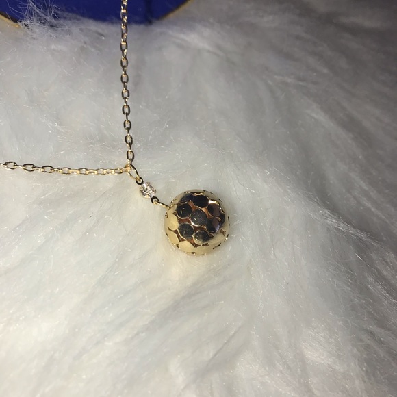 Gold ball shape dangly pendant with chain - Picture 4 of 4